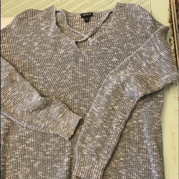 Torrid size 1 Gray sweater with crisscross neck - Picture 4 of 7